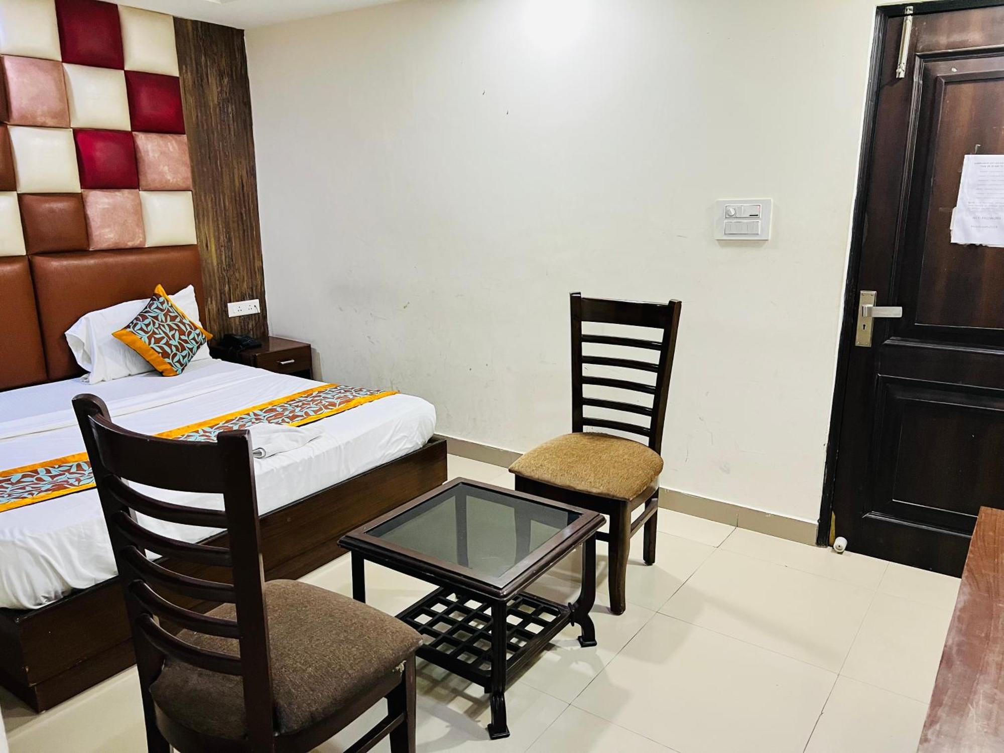 Krone Near Igi Airport Delhi Bed & Breakfast *
