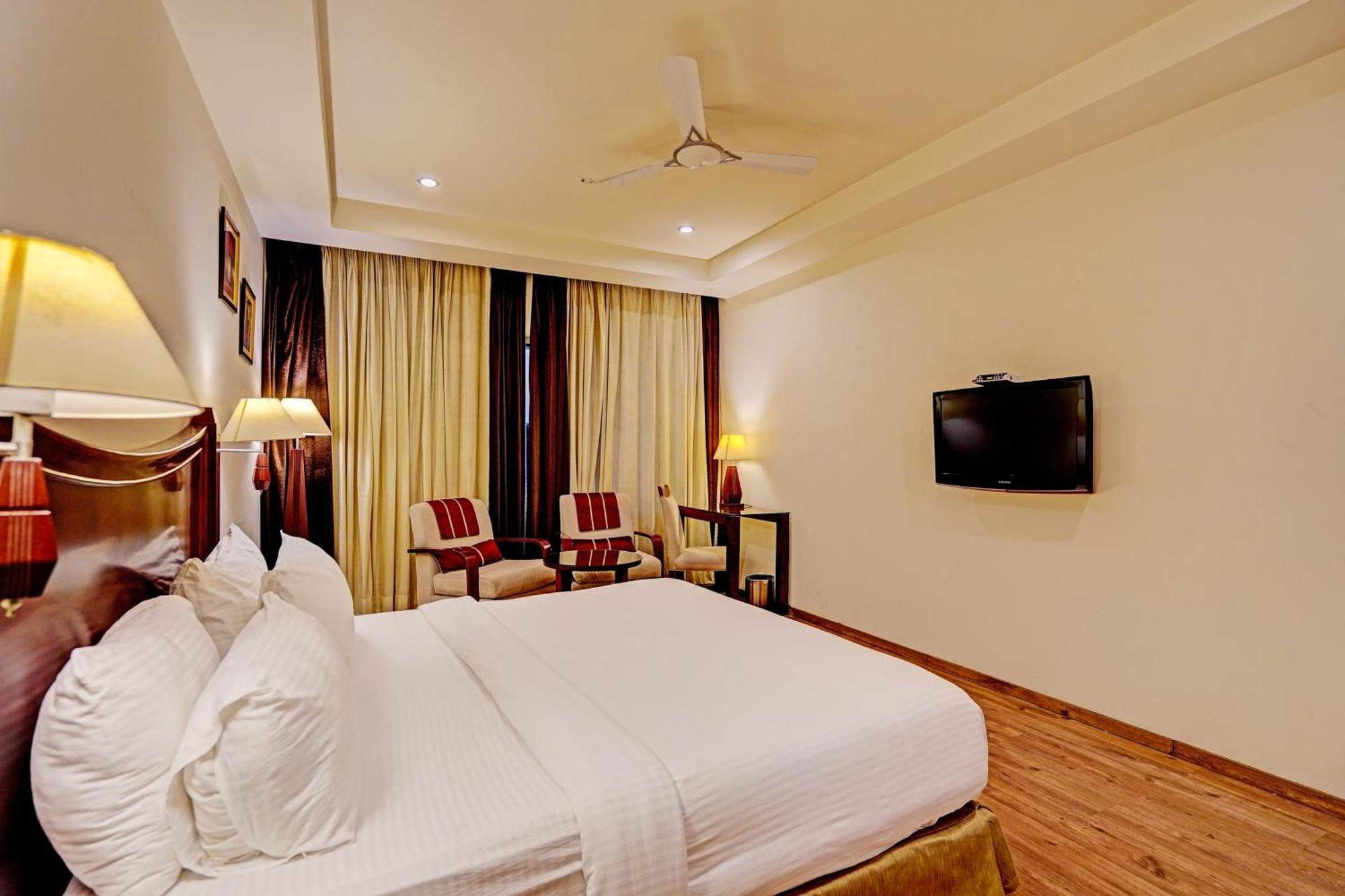 Krone Near Igi Airport Delhi Bed & Breakfast